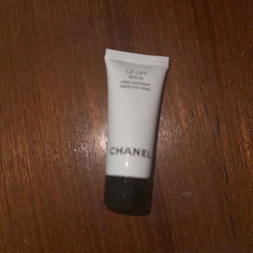 Authentic le lift serum sample